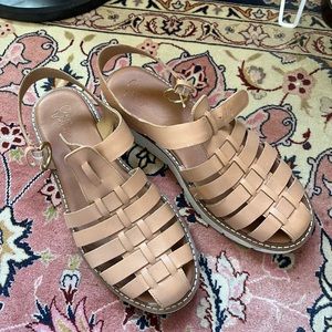 Excellent Condition Tan Fisherman Sandals (Women’s 9)